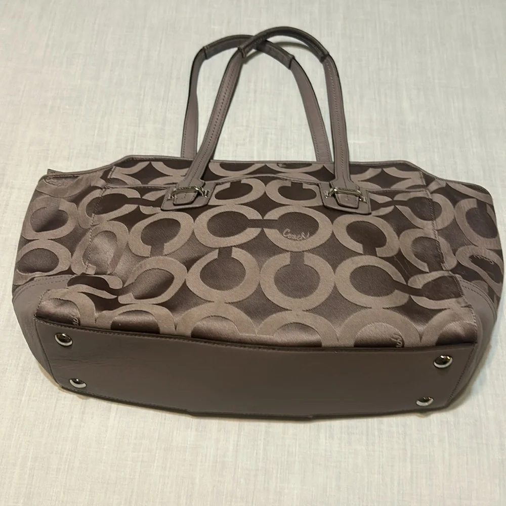 Vintage Coach Taylor OP Art Alexis Carryall. Inside zip. Zip Top Closure. - Picture 3 of 10